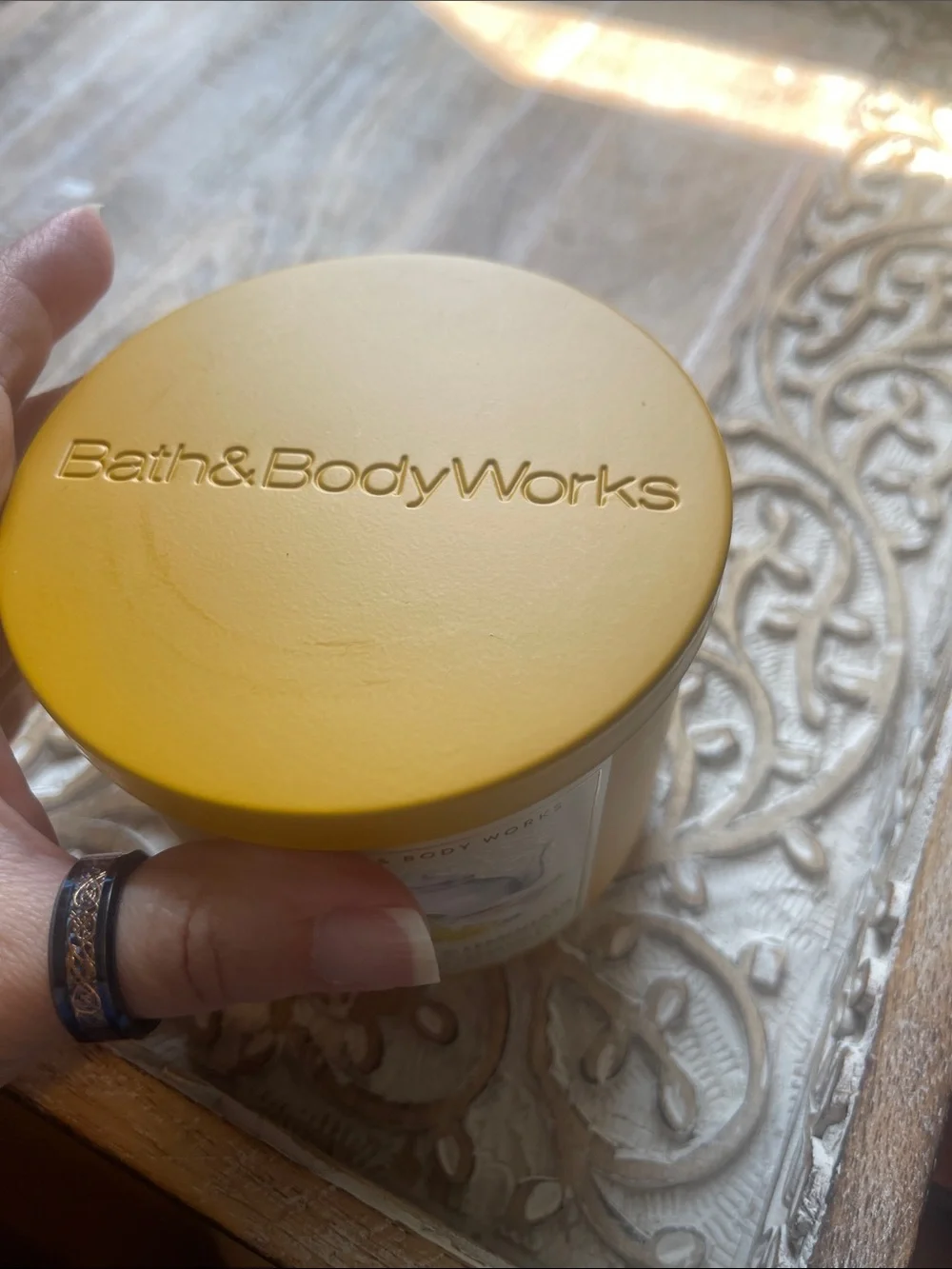 Bath & Body Works Sweet Tea & Lemonade Candle - Yellow